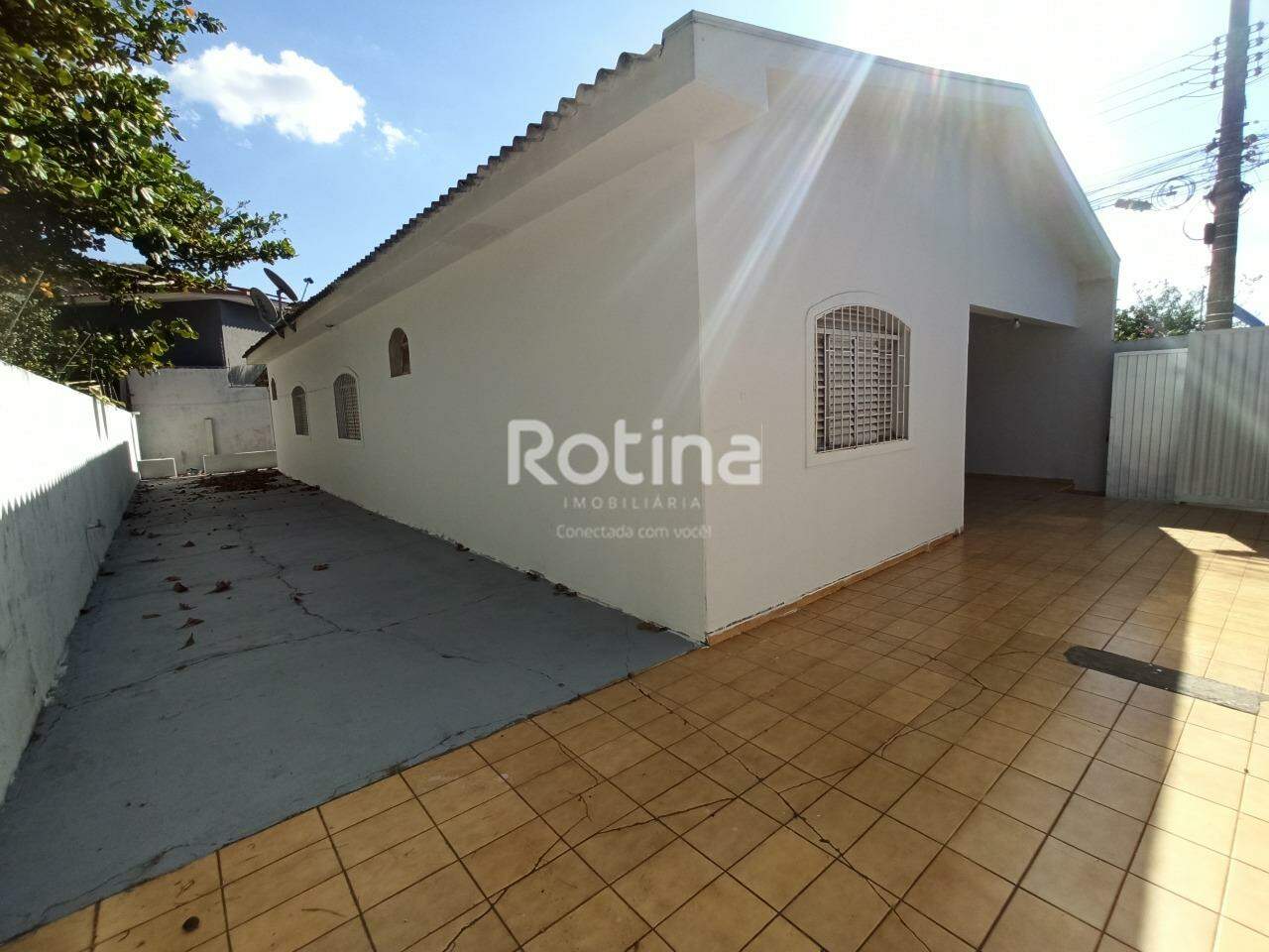 Casa para alugar, 3 quartos em Uberlândia no bairro Tibery no valor de R$ 2.200,00 - Rotina Imobiliária: 