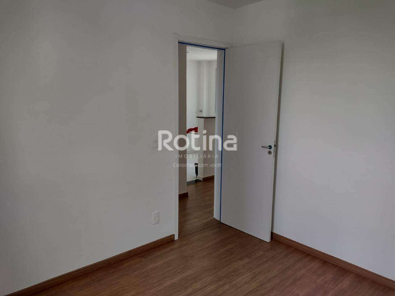 Apartamento para alugar, 2 quartos em Uberlândia no bairro Chacaras Tubalina e Quartel no valor de R$ 950,00 - Rotina Imobiliária: 