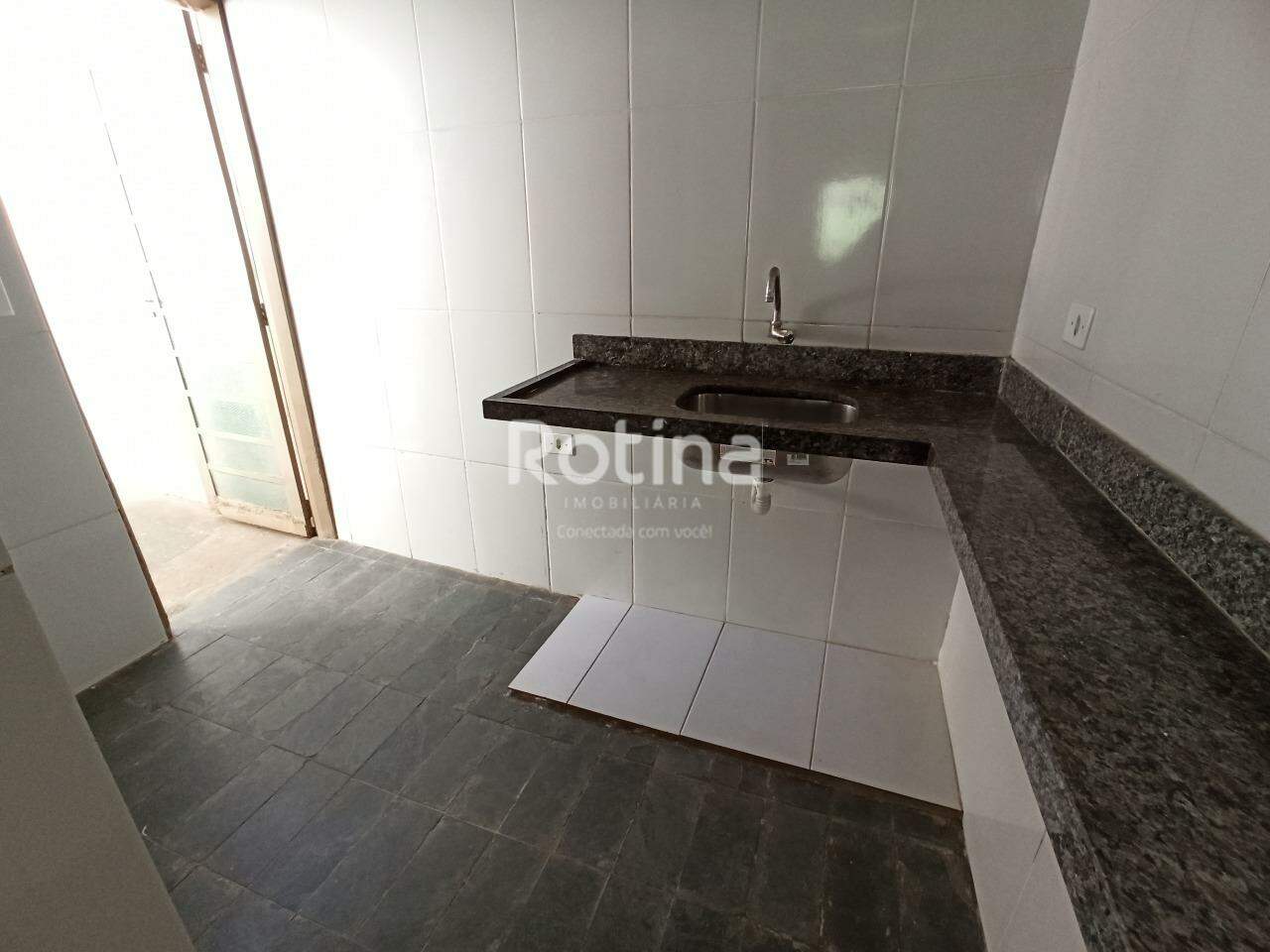 Casa para alugar, 2 quartos em Uberlândia no bairro Martins no valor de R$ 1.000,00 - Rotina Imobiliária: 