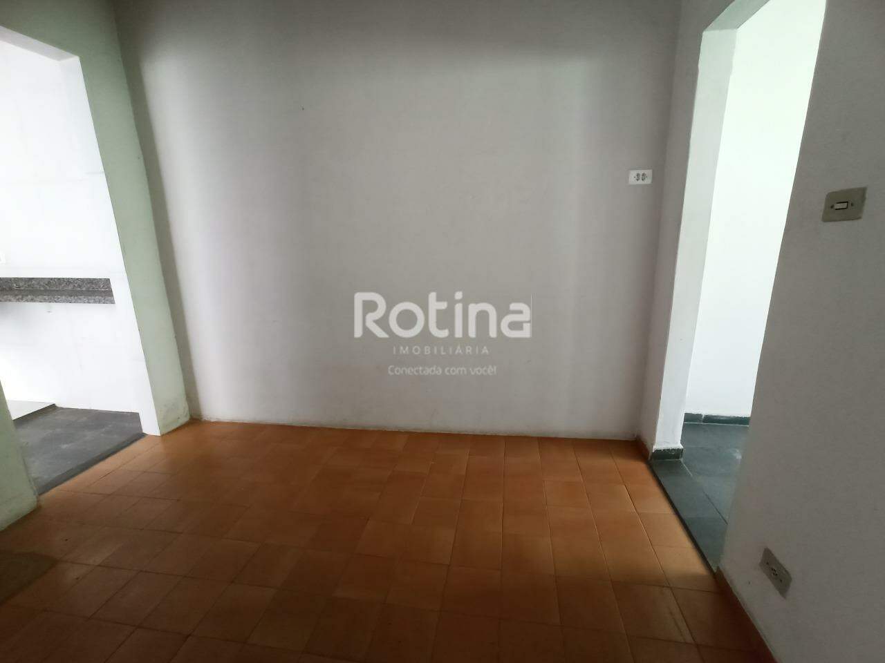 Casa para alugar, 2 quartos em Uberlândia no bairro Martins no valor de R$ 1.000,00 - Rotina Imobiliária: 
