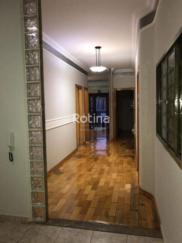 Casa para alugar, 3 quartos em Uberlândia no bairro Santa Mônica no valor de R$ 3.400,00 - Rotina Imobiliária: 