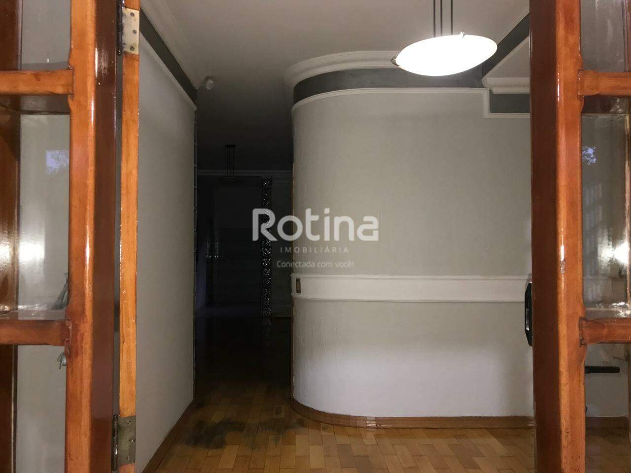 Casa para alugar, 3 quartos em Uberlândia no bairro Santa Mônica no valor de R$ 3.400,00 - Rotina Imobiliária: 
