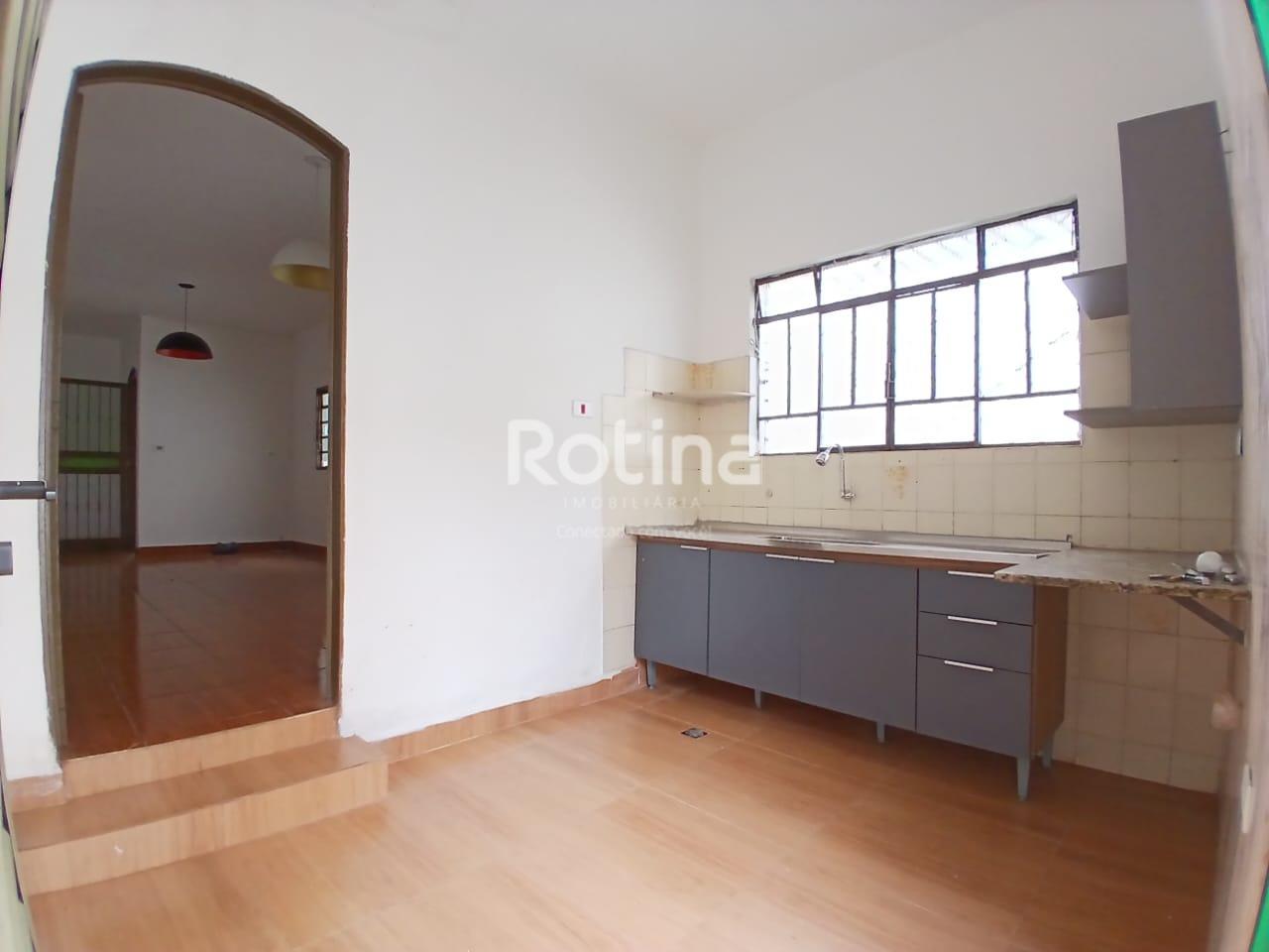 Casa para alugar, 3 quartos em Uberlândia no bairro Santa Mônica no valor de R$ 2.500,00 - Rotina Imobiliária: 