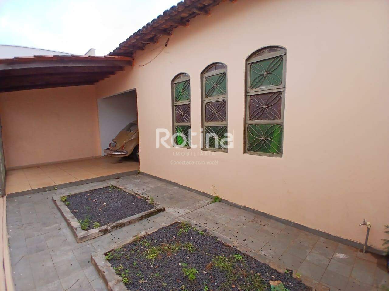 Casa para alugar, 3 quartos em Uberlândia no bairro Santa Mônica no valor de R$ 2.500,00 - Rotina Imobiliária: 