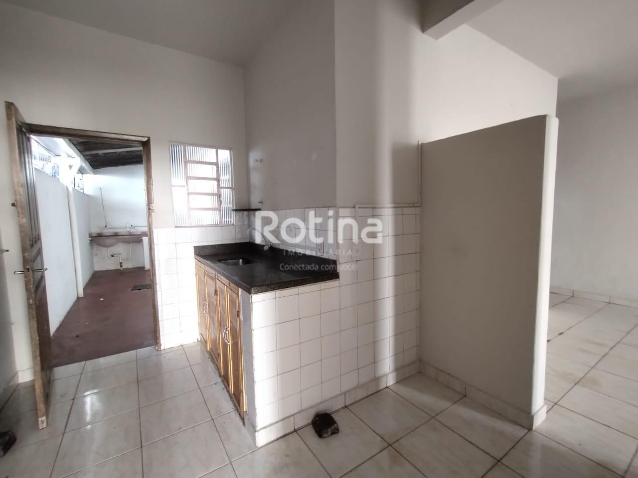 Casa para alugar, 2 quartos em Uberlândia no bairro Brasil no valor de R$ 1.200,00 - Rotina Imobiliária: 