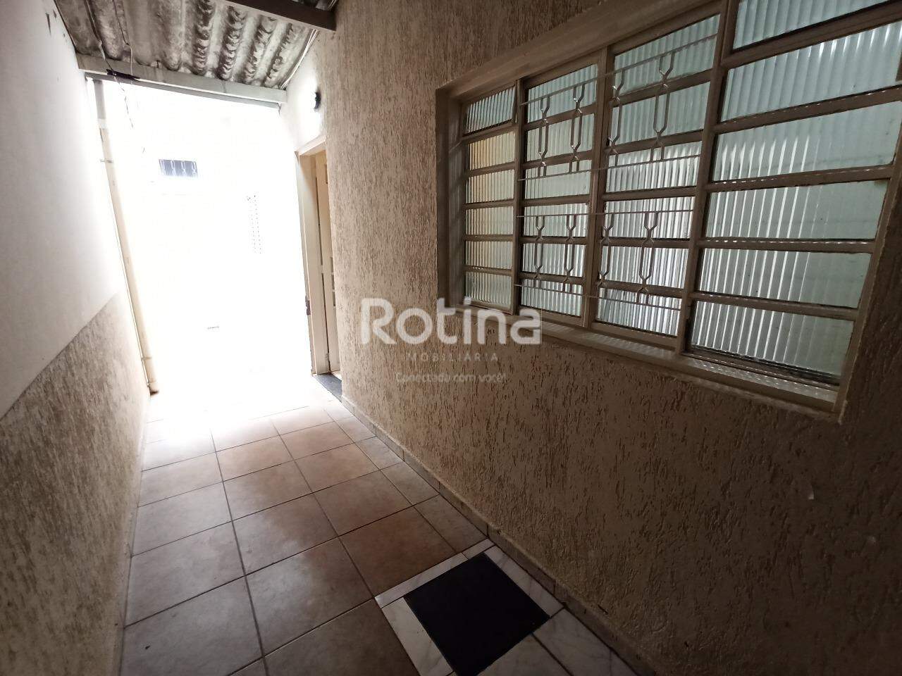 Casa para alugar, 3 quartos em Uberlândia no bairro Tibery no valor de R$ 1.600,00 - Rotina Imobiliária: 