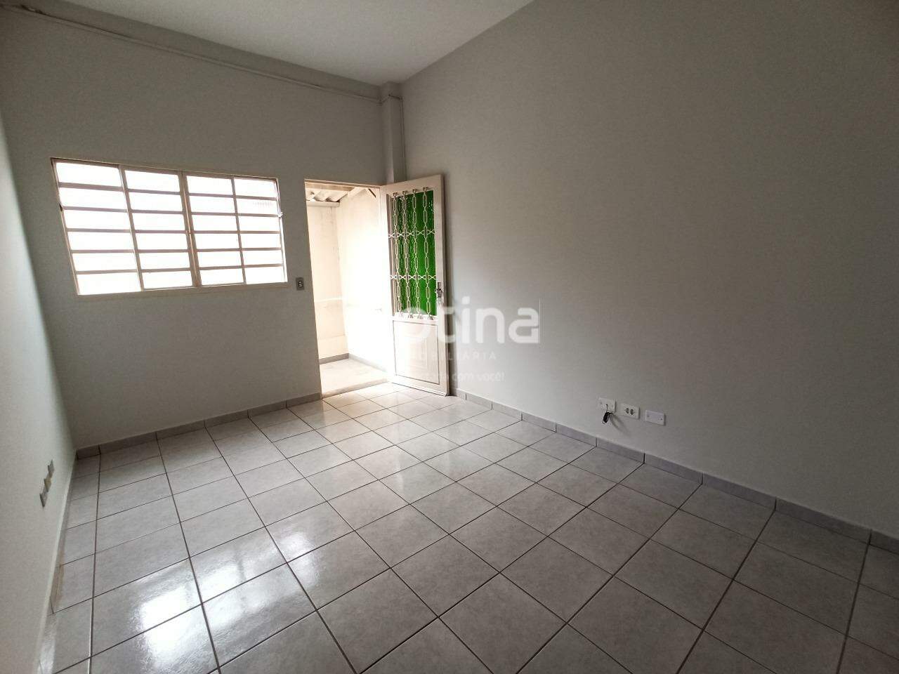 Casa para alugar, 3 quartos em Uberlândia no bairro Tibery no valor de R$ 1.600,00 - Rotina Imobiliária: 