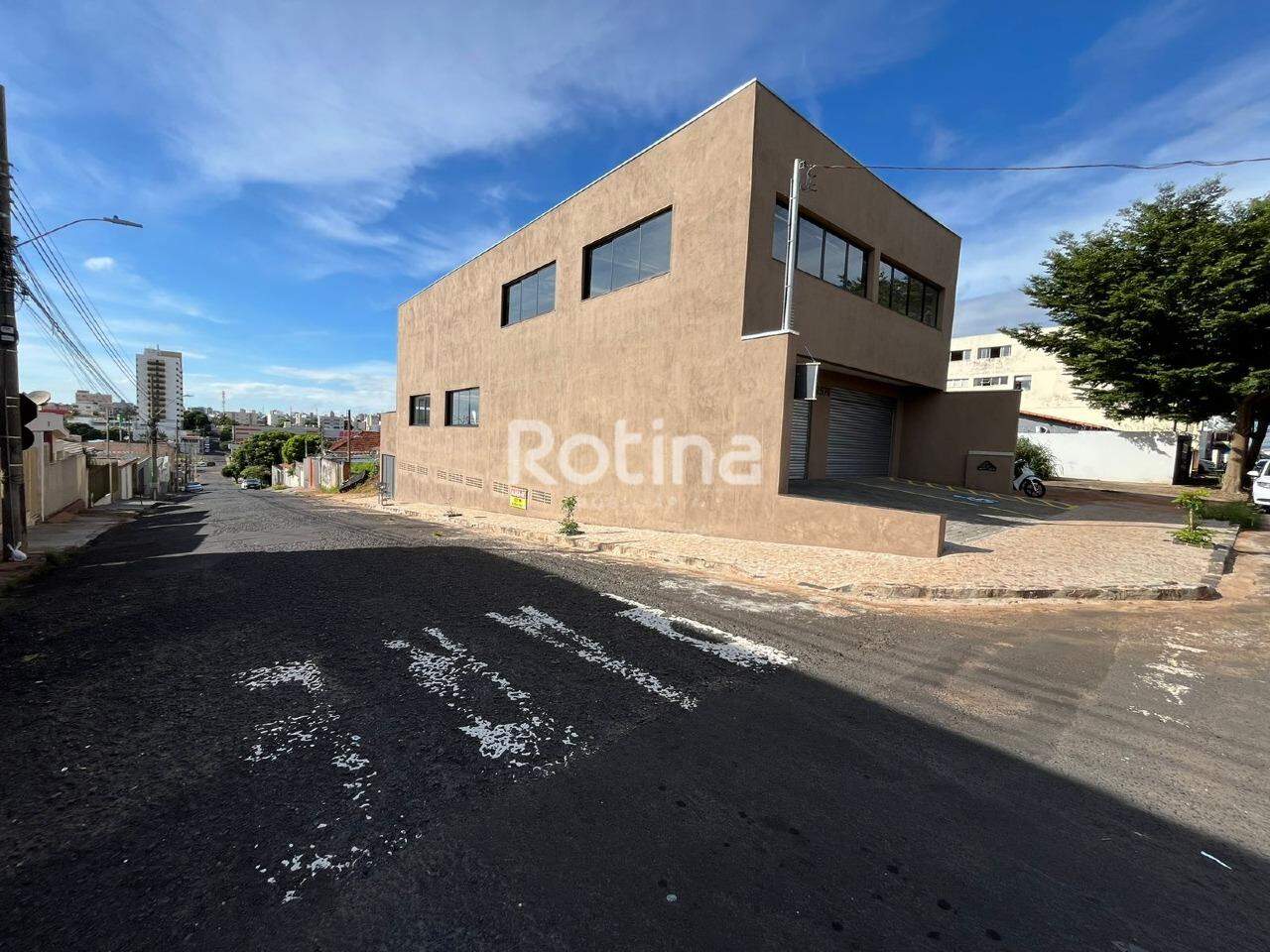 Galpão para alugar, em Uberlândia no bairro Brasil no valor de R$ 15.000,00 - Rotina Imobiliária: 