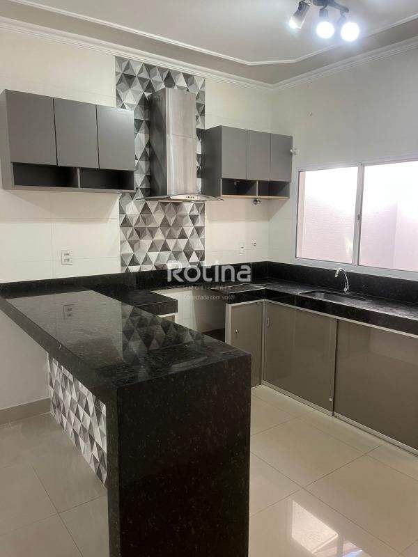 Casa para alugar, 2 quartos em Uberlândia no bairro Shopping Park no valor de R$ 2.000,00 - Rotina Imobiliária: 