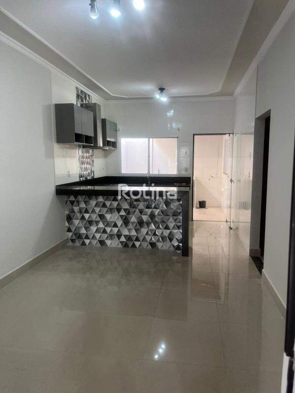 Casa para alugar, 2 quartos em Uberlândia no bairro Shopping Park no valor de R$ 2.000,00 - Rotina Imobiliária: 