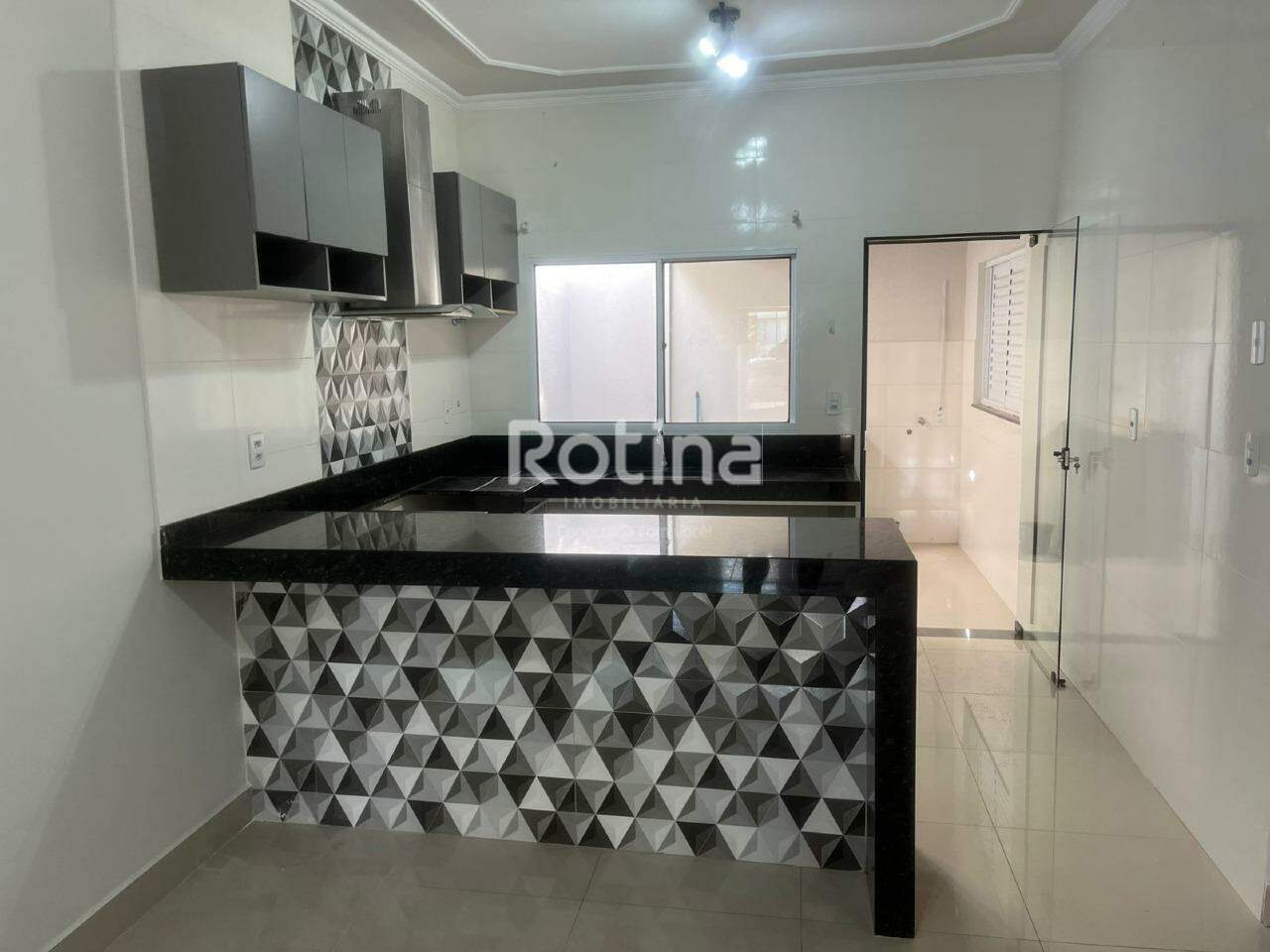 Casa para alugar, 2 quartos em Uberlândia no bairro Shopping Park no valor de R$ 2.000,00 - Rotina Imobiliária: 