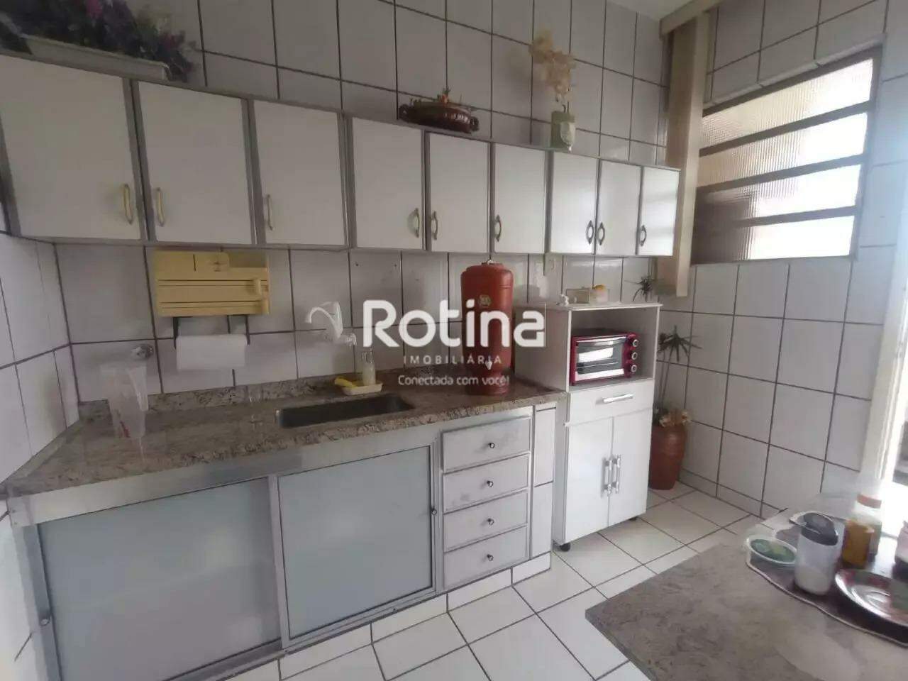 Apartamento para alugar, 3 quartos em Uberlândia no bairro Centro no valor de R$ 2.300,00 - Rotina Imobiliária: 