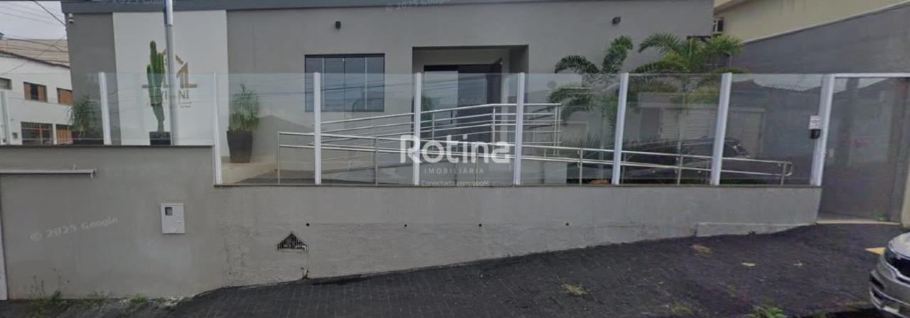 Casa Comercial para alugar, em Uberlândia no bairro Tabajaras no valor de R$ 9.500,00 - Rotina Imobiliária: 