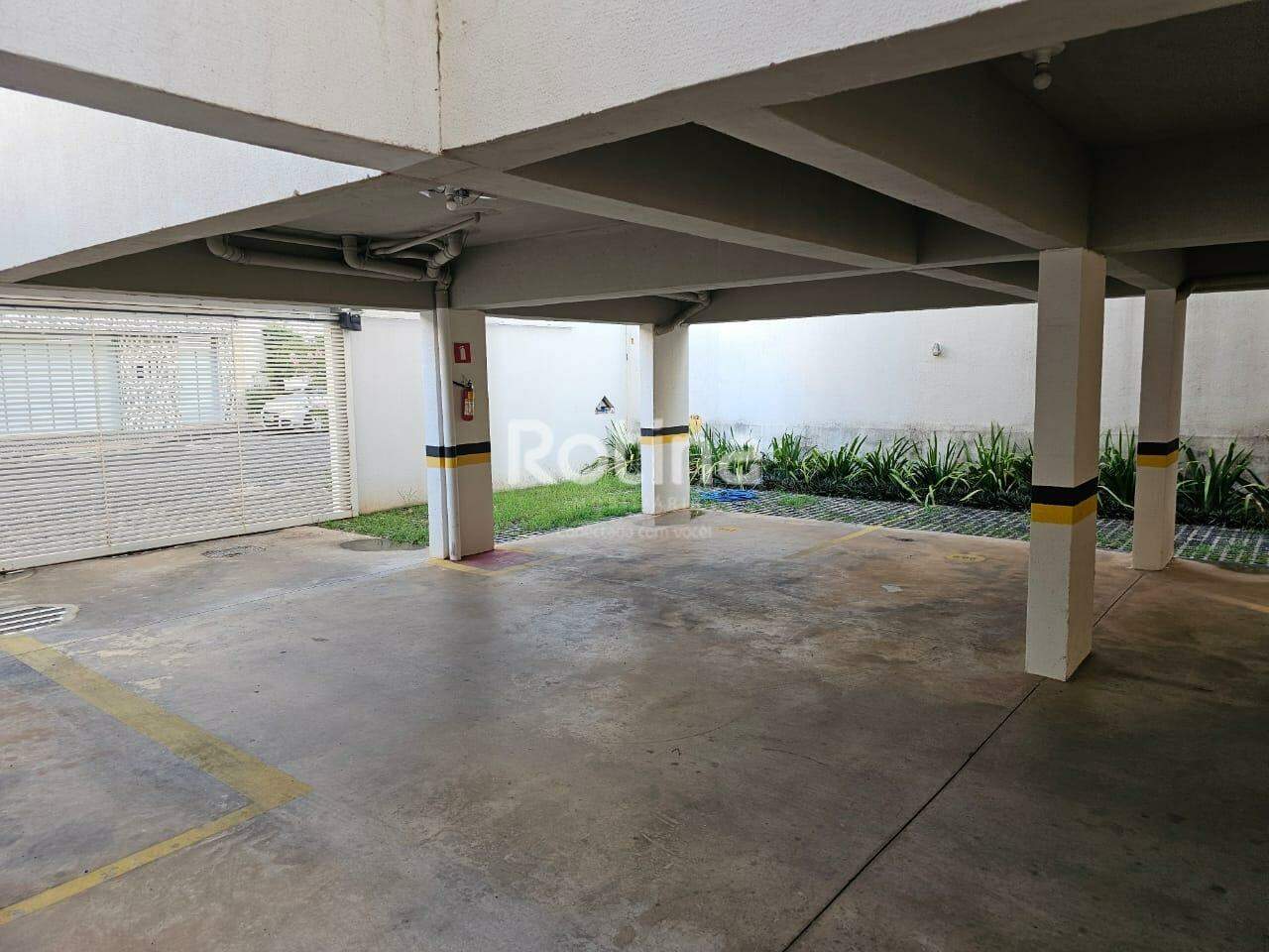Apartamento para alugar, 2 quartos em Uberlândia no bairro Santa Mônica no valor de R$ 2.400,00 - Rotina Imobiliária: 