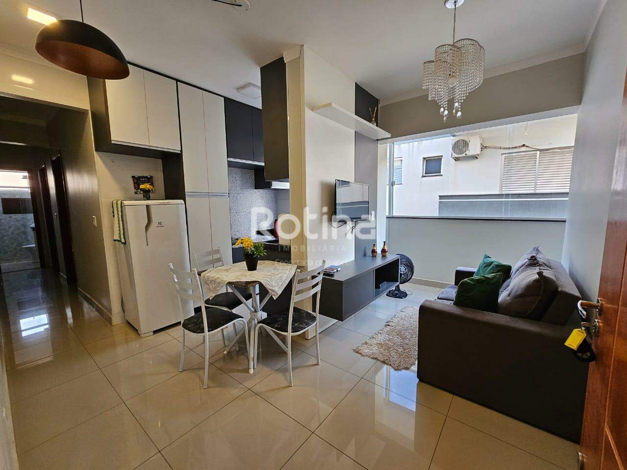 Apartamento para alugar, 2 quartos em Uberlândia no bairro Santa Mônica no valor de R$ 2.400,00 - Rotina Imobiliária: 