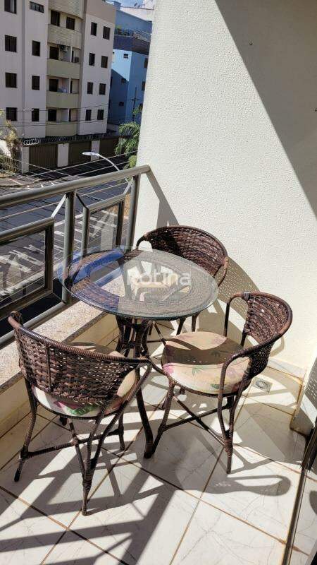 Apartamento para alugar, 3 quartos em Uberlândia no bairro Santa Mônica no valor de R$ 2.500,00 - Rotina Imobiliária: 