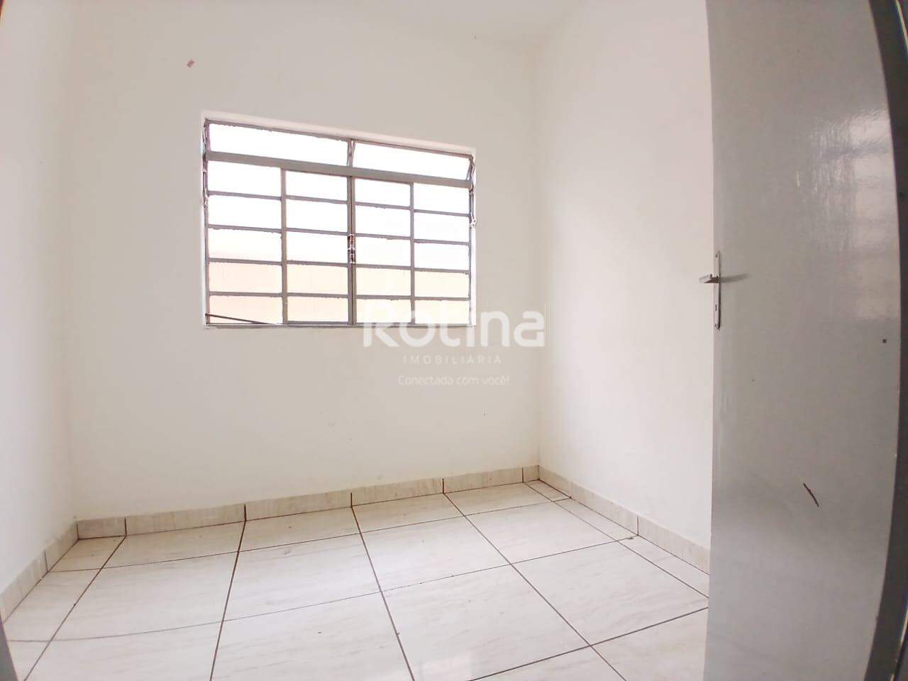 Casa para alugar, 3 quartos em Uberlândia no bairro Tibery no valor de R$ 1.500,00 - Rotina Imobiliária: 