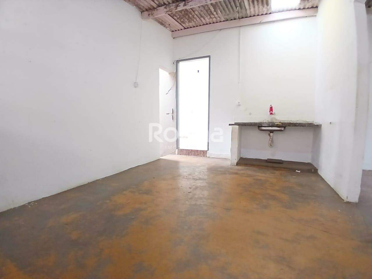 Casa para alugar, 3 quartos em Uberlândia no bairro Tibery no valor de R$ 1.500,00 - Rotina Imobiliária: 