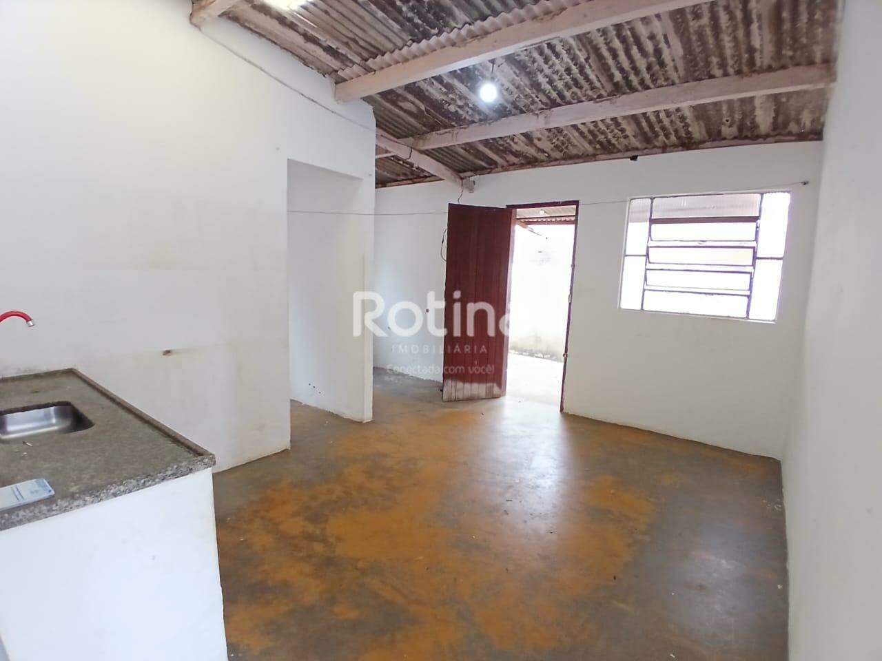 Casa para alugar, 3 quartos em Uberlândia no bairro Tibery no valor de R$ 1.500,00 - Rotina Imobiliária: 
