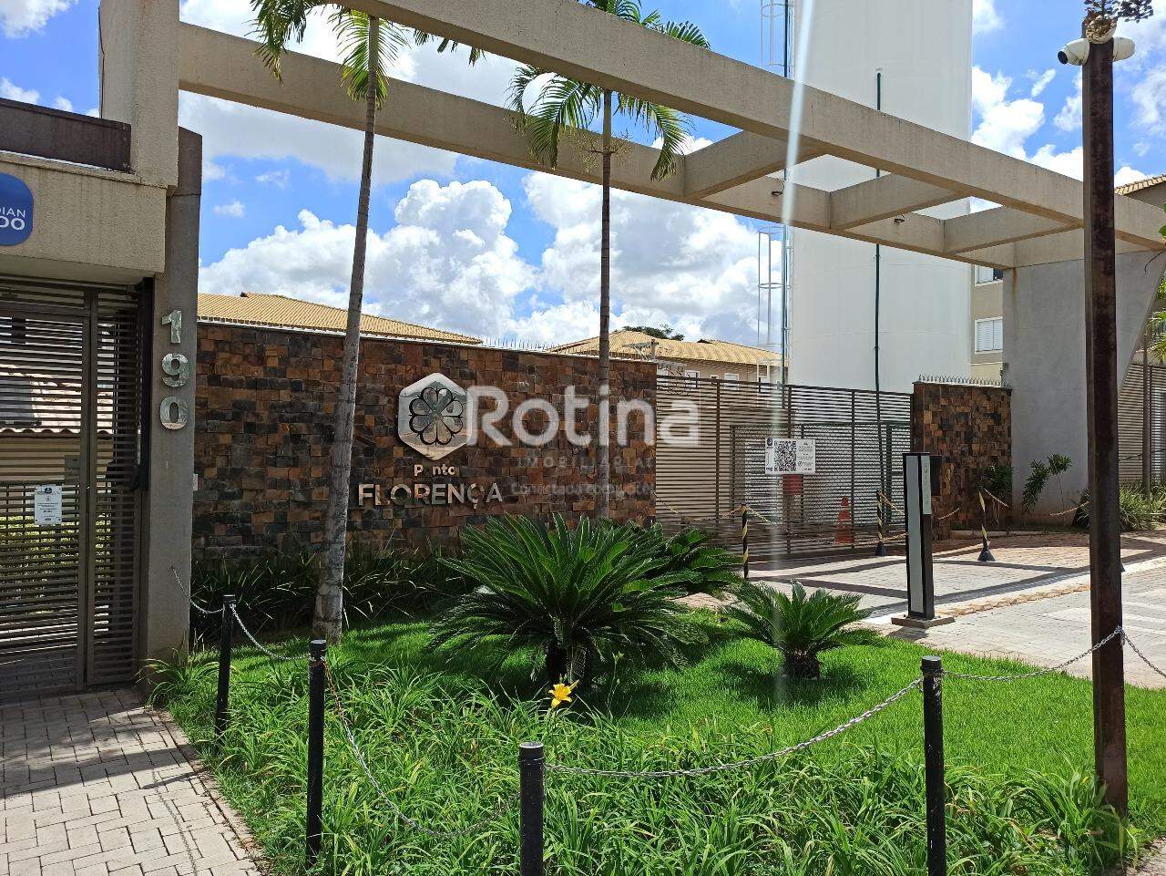 Apartamento para alugar, 2 quartos em Uberlândia no bairro Pacaembu no valor de R$ 950,00 - Rotina Imobiliária: 