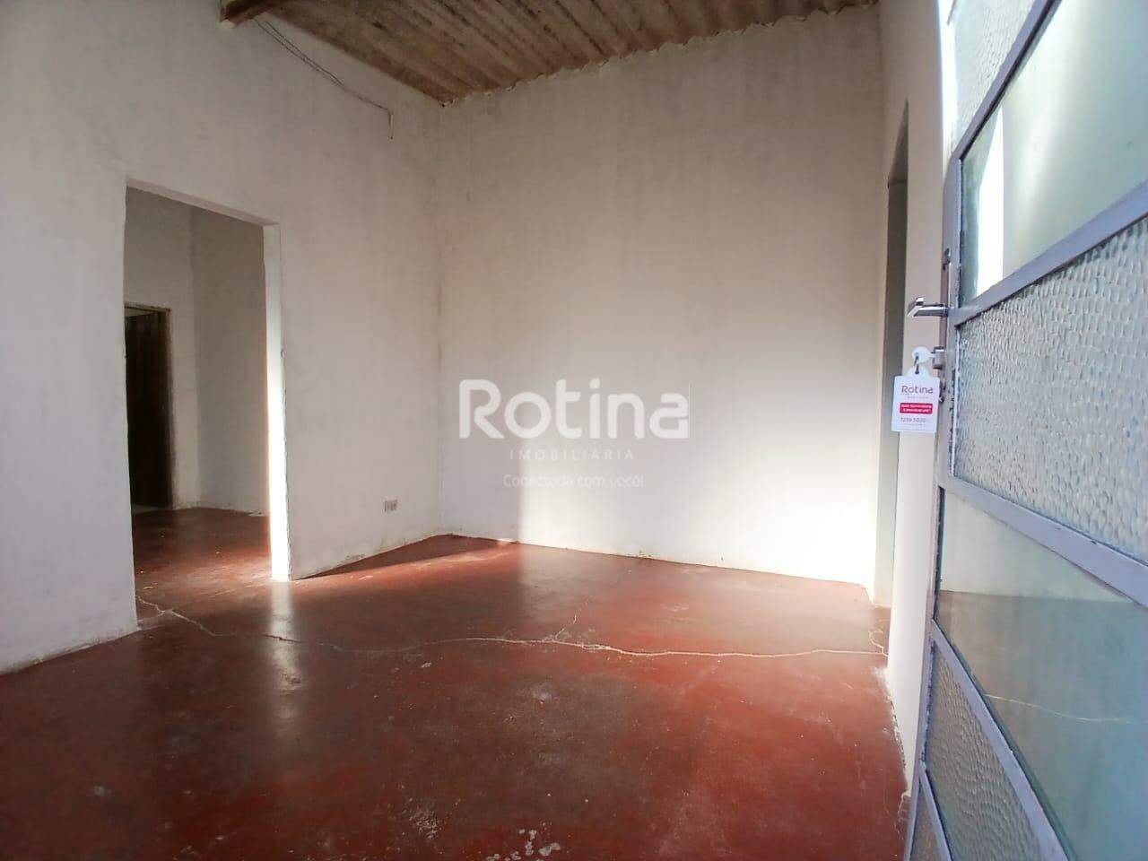 Casa para alugar, 2 quartos em Uberlândia no bairro Saraiva no valor de R$ 950,00 - Rotina Imobiliária: 