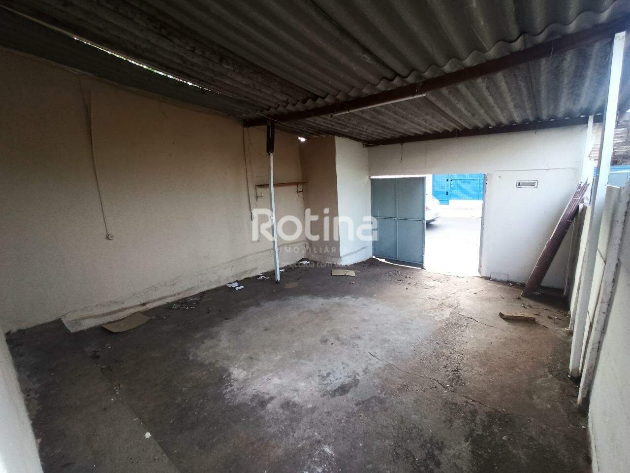 Casa para alugar, 2 quartos em Uberlândia no bairro Saraiva no valor de R$ 950,00 - Rotina Imobiliária: 