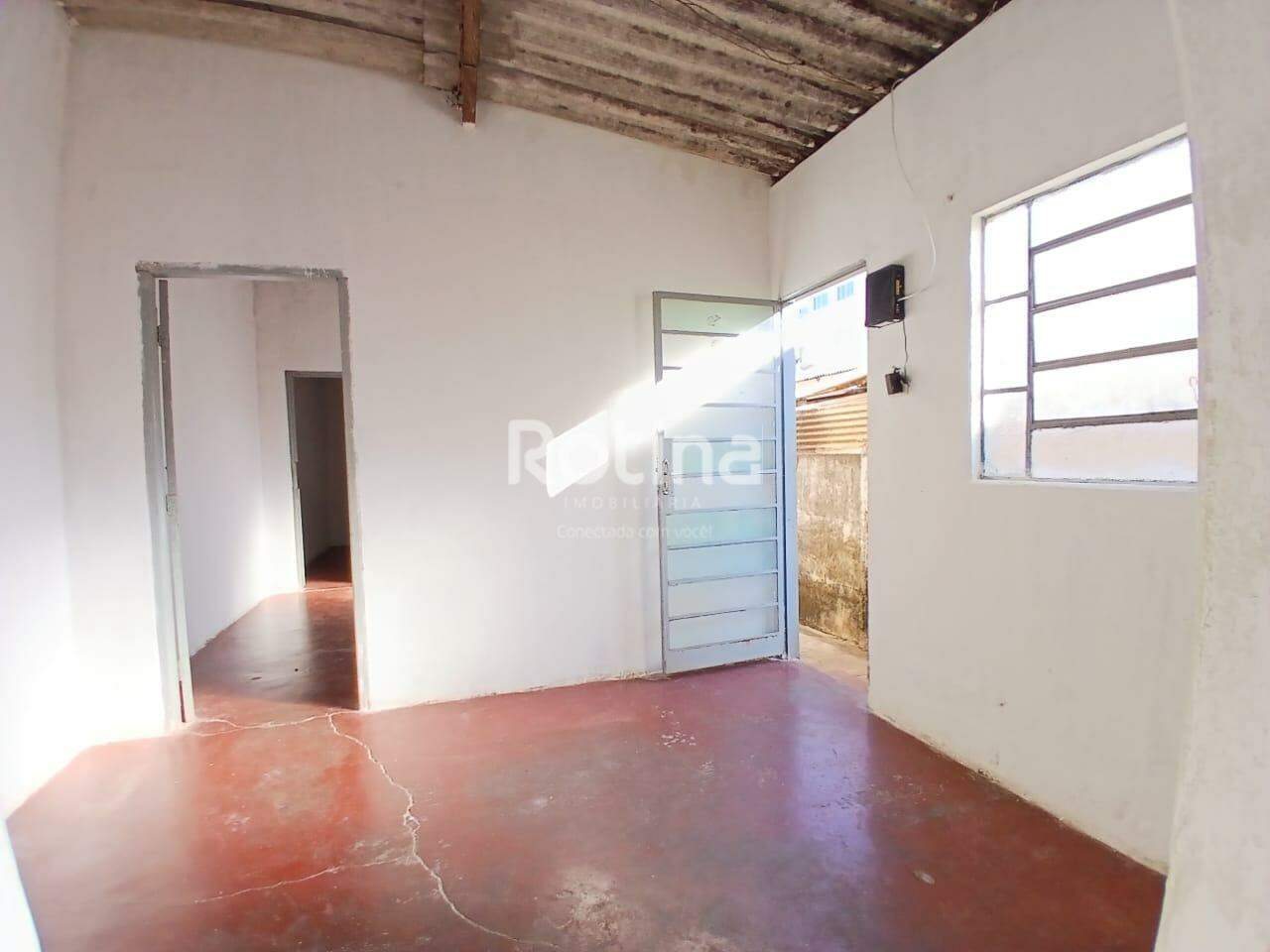 Casa para alugar, 2 quartos em Uberlândia no bairro Saraiva no valor de R$ 950,00 - Rotina Imobiliária: 