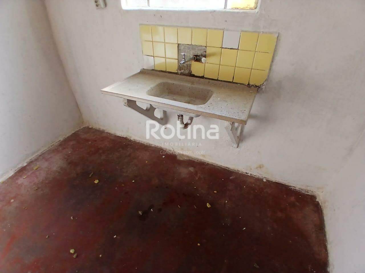 Casa para alugar, 2 quartos em Uberlândia no bairro Saraiva no valor de R$ 950,00 - Rotina Imobiliária: 
