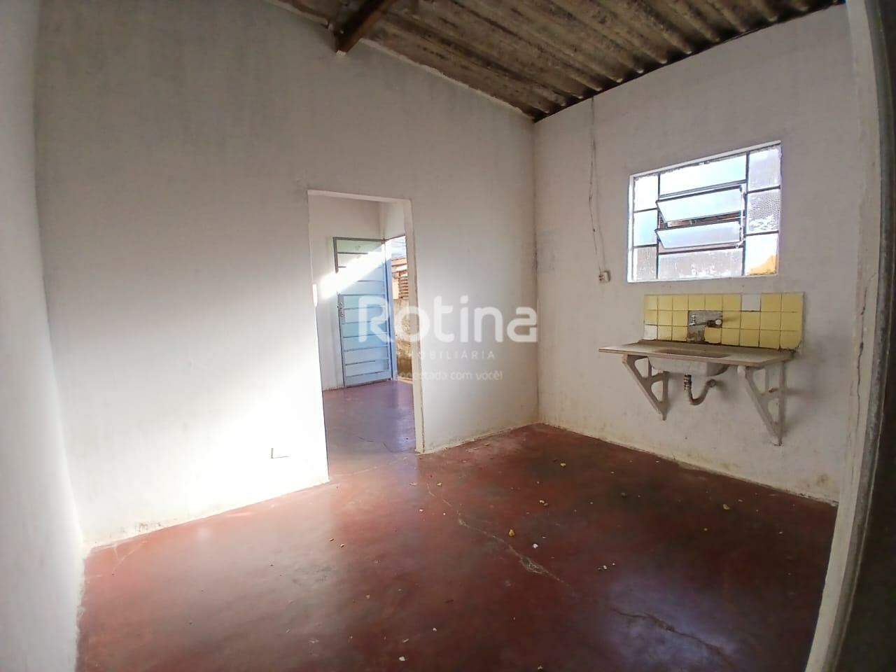 Casa para alugar, 2 quartos em Uberlândia no bairro Saraiva no valor de R$ 950,00 - Rotina Imobiliária: 