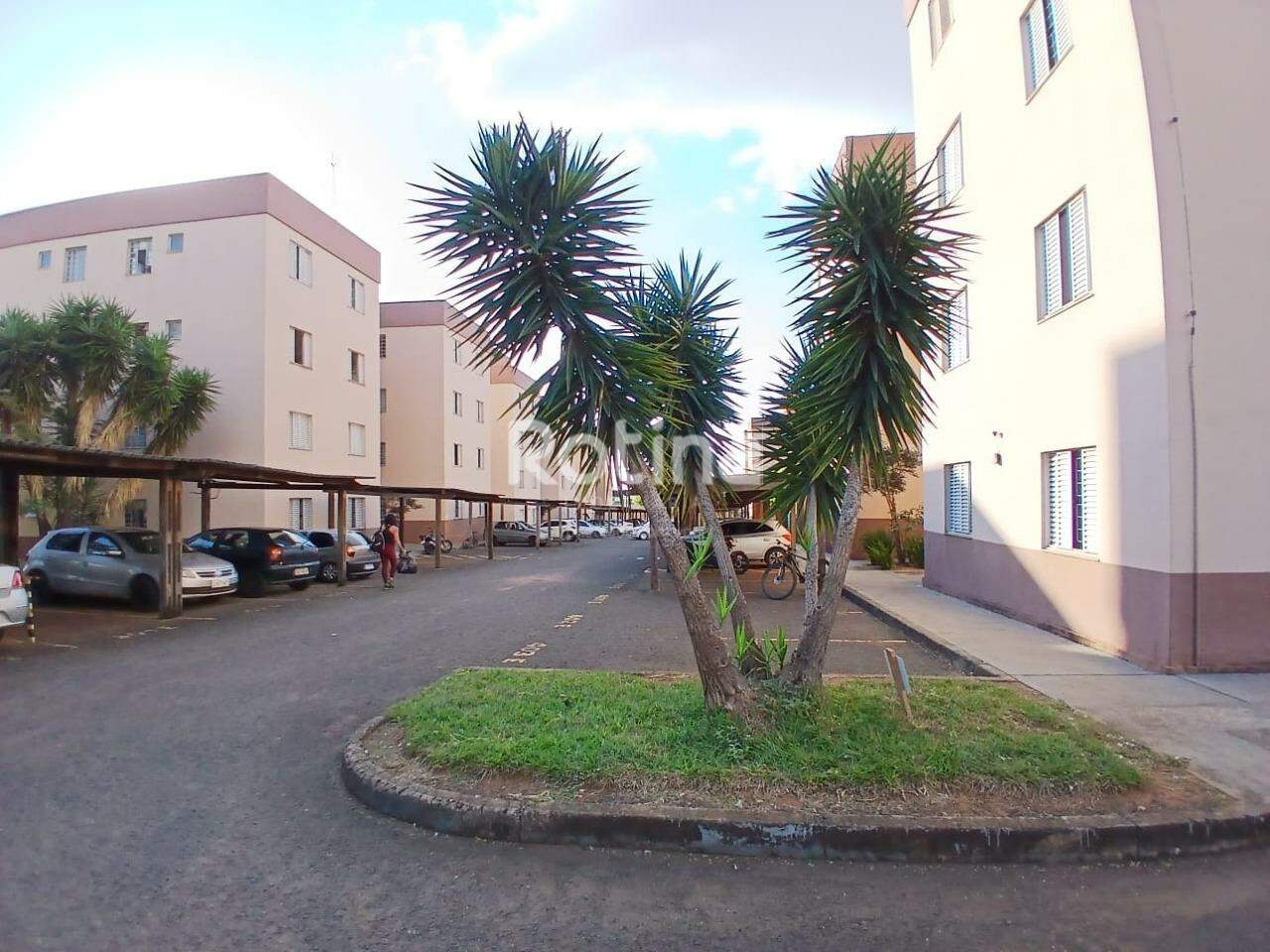 Apartamento para alugar, 2 quartos em Uberlândia no bairro Laranjeiras no valor de R$ 1.000,00 - Rotina Imobiliária: 