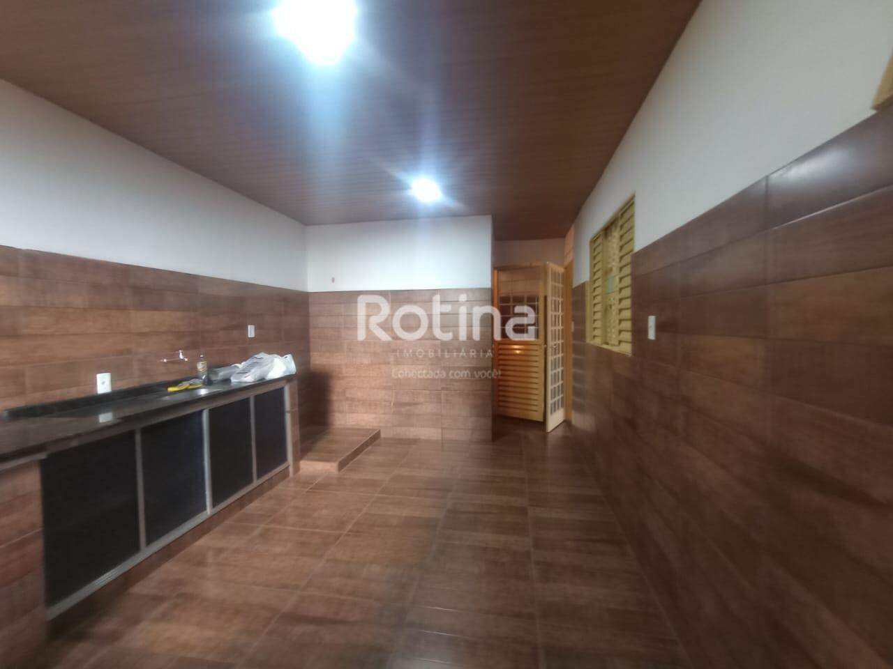 Casa para alugar, 3 quartos em Uberlândia no bairro Segismundo Pereira no valor de R$ 2.470,00 - Rotina Imobiliária: 
