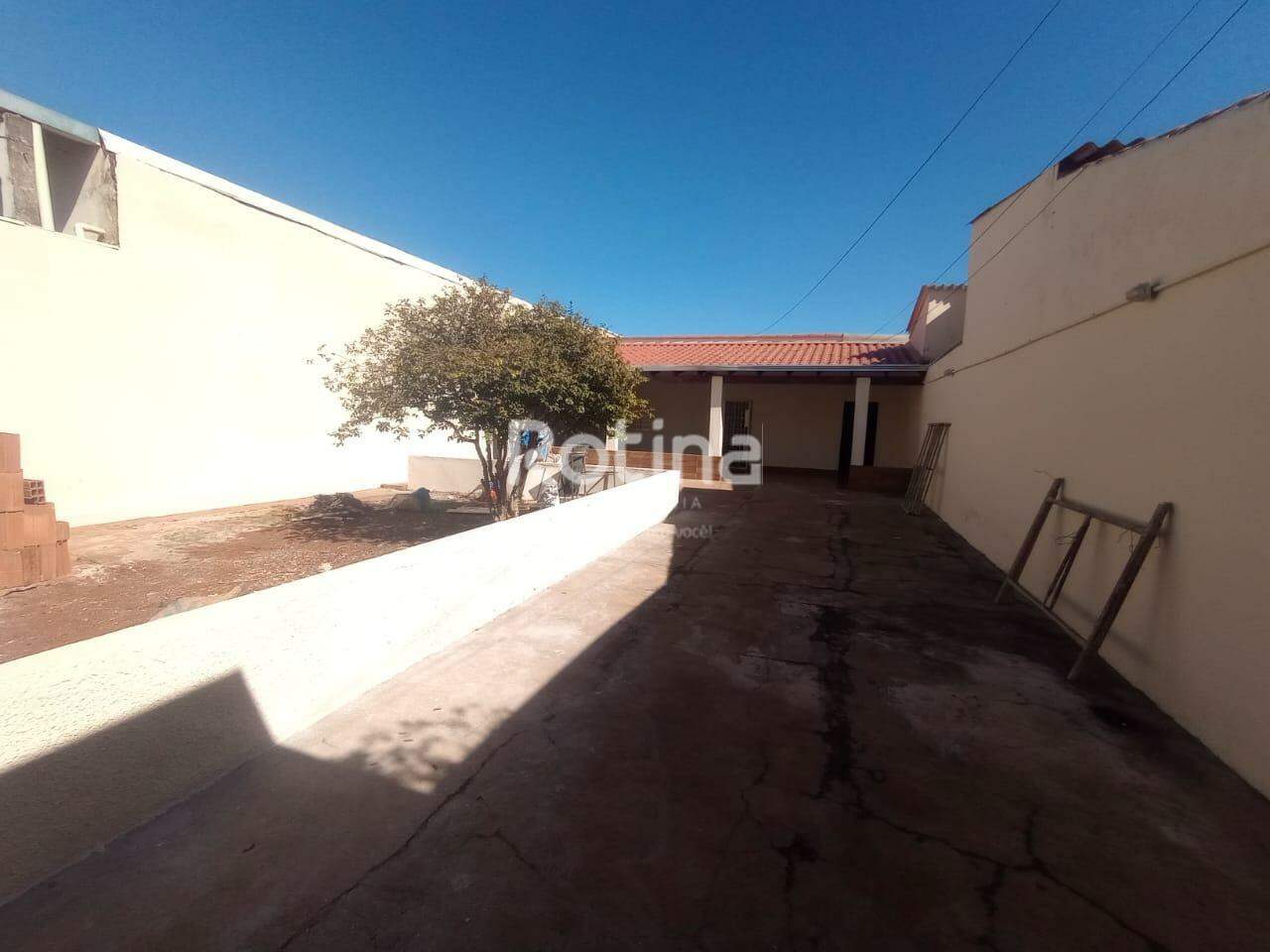 Casa para alugar, 3 quartos em Uberlândia no bairro Segismundo Pereira no valor de R$ 2.470,00 - Rotina Imobiliária: 