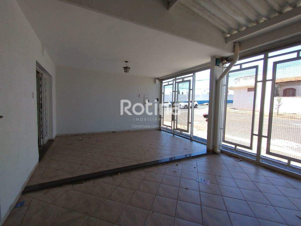 Casa para alugar, 3 quartos em Uberlândia no bairro Osvaldo Rezende no valor de R$ 2.900,00 - Rotina Imobiliária: 