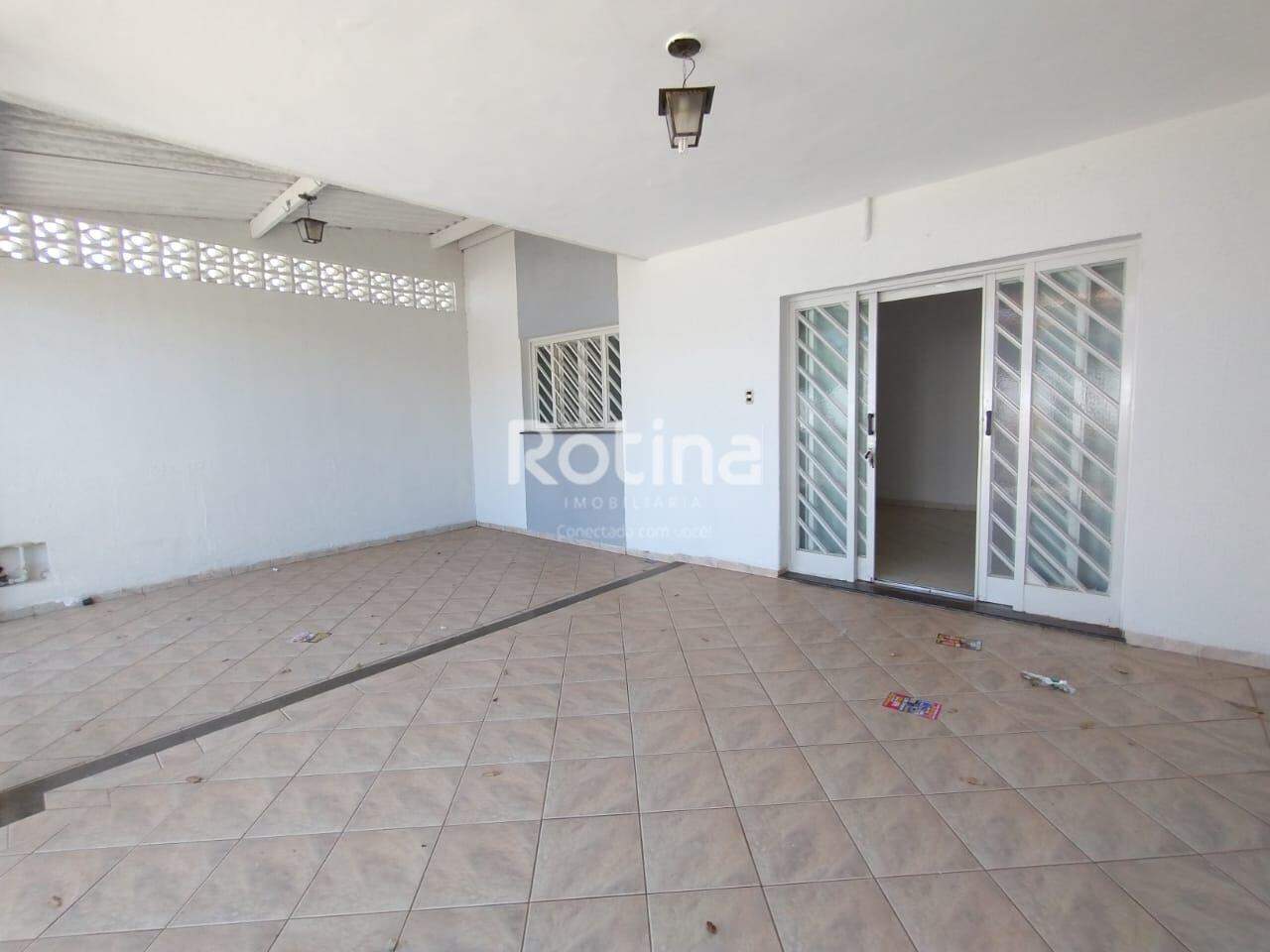 Casa para alugar, 3 quartos em Uberlândia no bairro Osvaldo Rezende no valor de R$ 2.900,00 - Rotina Imobiliária: 
