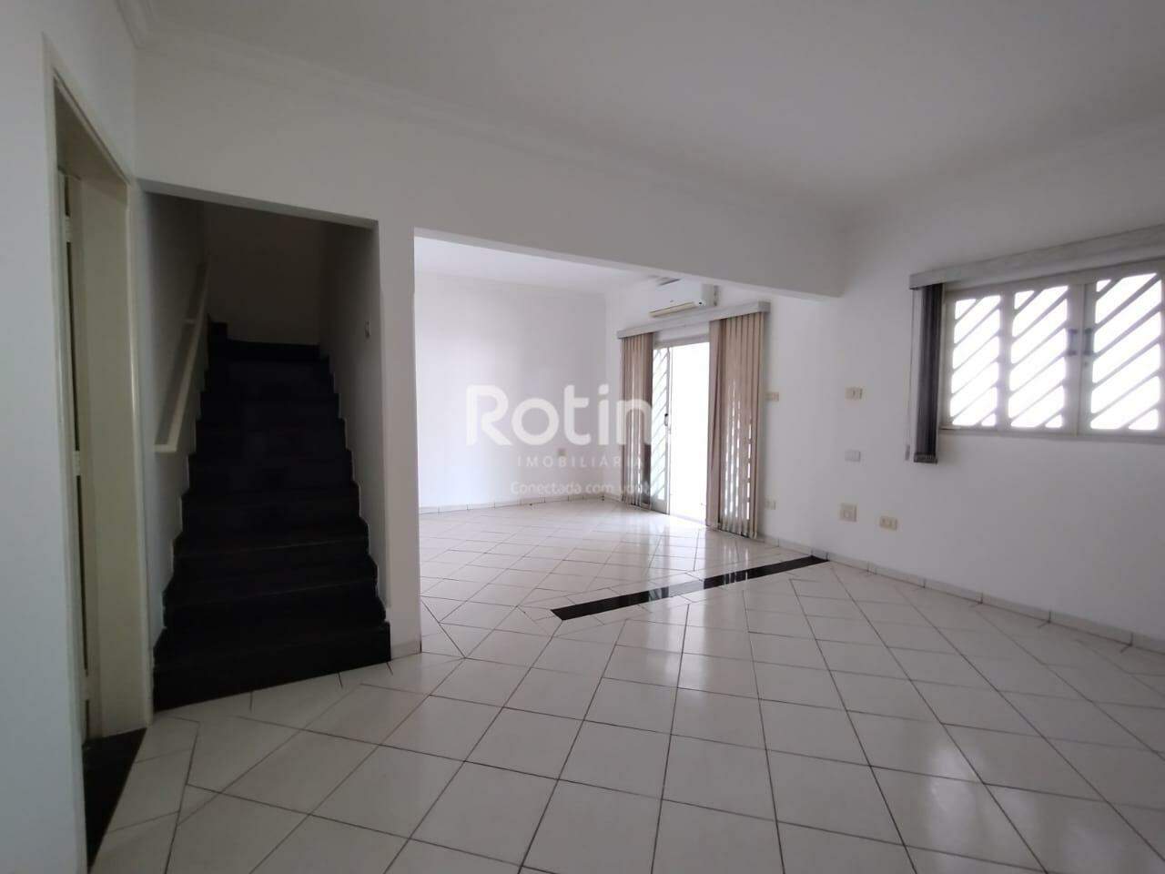 Casa para alugar, 3 quartos em Uberlândia no bairro Osvaldo Rezende no valor de R$ 2.900,00 - Rotina Imobiliária: 