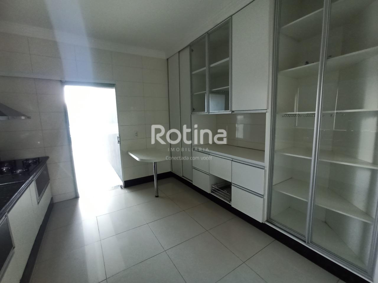 Casa para alugar, 3 quartos em Uberlândia no bairro Cidade Jardim no valor de R$ 4.700,00 - Rotina Imobiliária: 