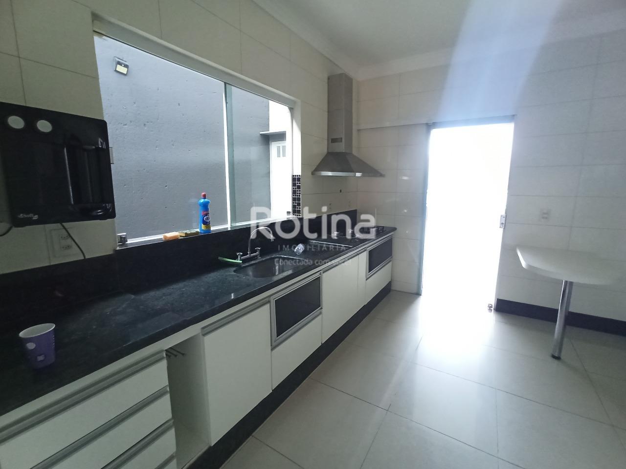 Casa para alugar, 3 quartos em Uberlândia no bairro Cidade Jardim no valor de R$ 4.700,00 - Rotina Imobiliária: 