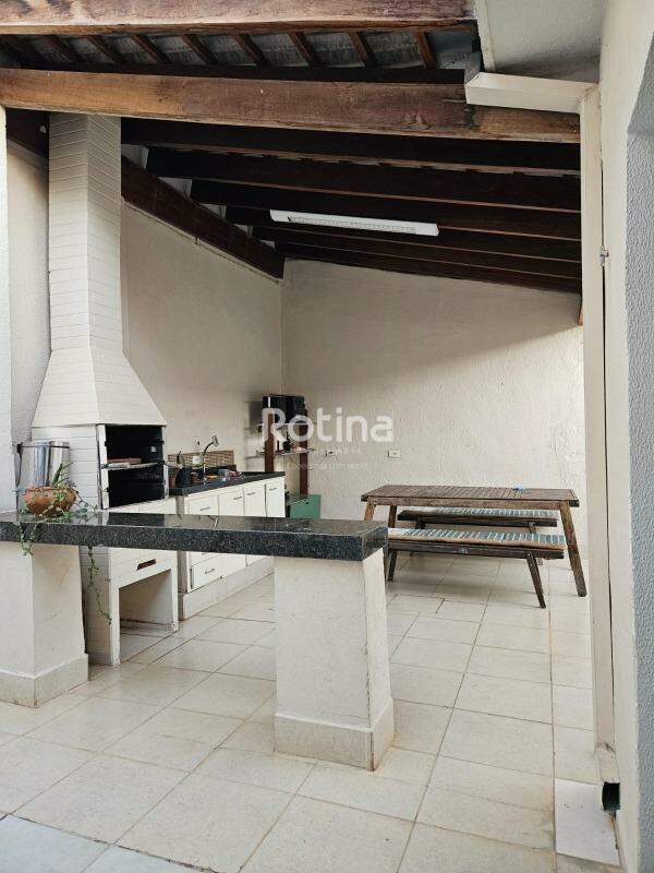 Casa à venda, 3 quartos em Uberlândia no bairro Martins no valor de R$ 550.000,00 - Rotina Imobiliária: 