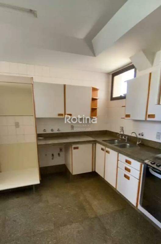 Apartamento para alugar, 4 quartos em Uberlândia no bairro Centro no valor de R$ 4.300,00 - Rotina Imobiliária: 