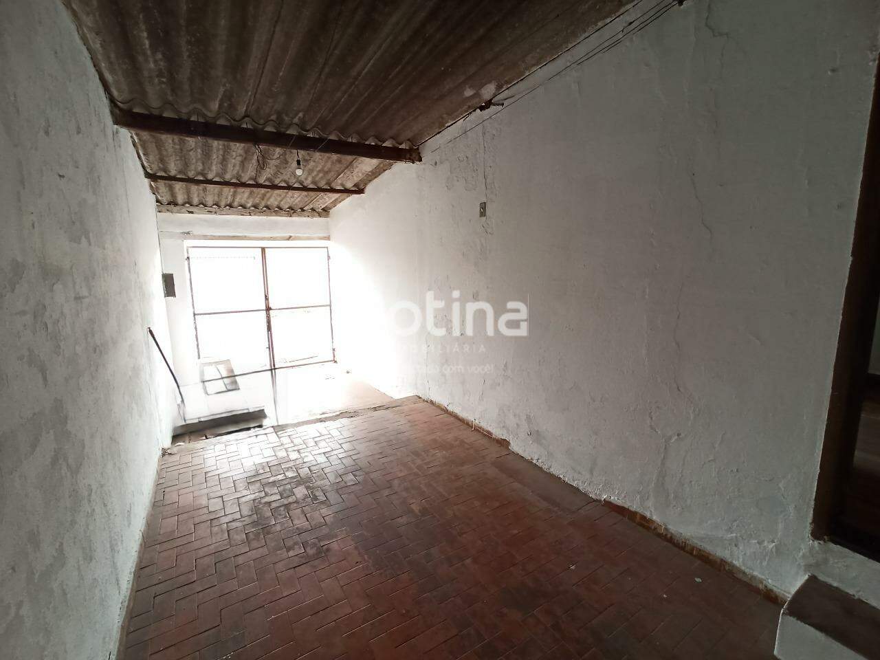 Casa para alugar, 2 quartos em Uberlândia no bairro Luizote de Freitas no valor de R$ 1.400,00 - Rotina Imobiliária: 