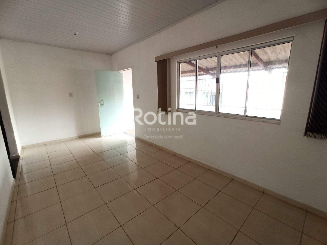 Casa para alugar, 2 quartos em Uberlândia no bairro Luizote de Freitas no valor de R$ 1.400,00 - Rotina Imobiliária: 