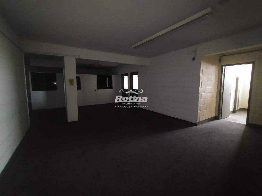 Sala para alugar, em Uberlândia no bairro Presidente Roosevelt no valor de R$ 8.000,00 - Rotina Imobiliária: 