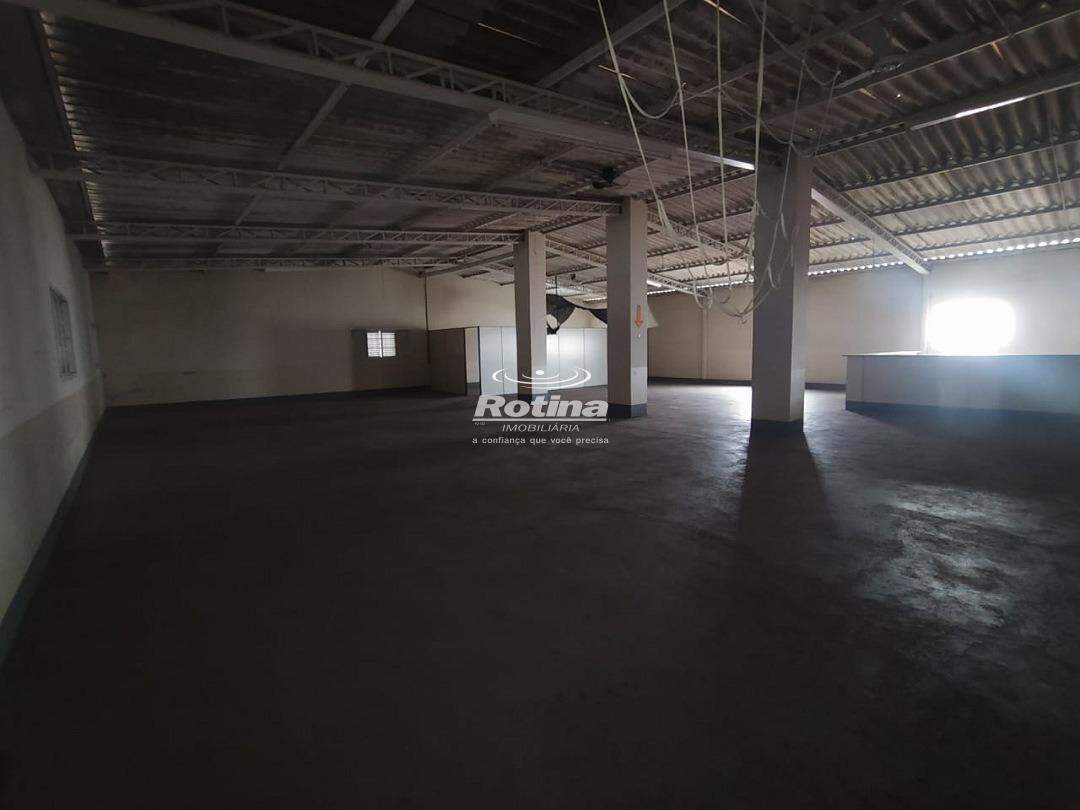 Sala para alugar, em Uberlândia no bairro Presidente Roosevelt no valor de R$ 8.000,00 - Rotina Imobiliária: 
