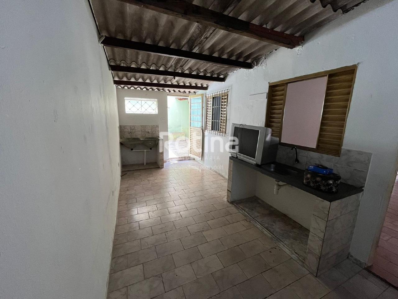Casa para alugar, 2 quartos em Uberlândia no bairro Nossa Senhora Aparecida no valor de R$ 1.200,00 - Rotina Imobiliária: 