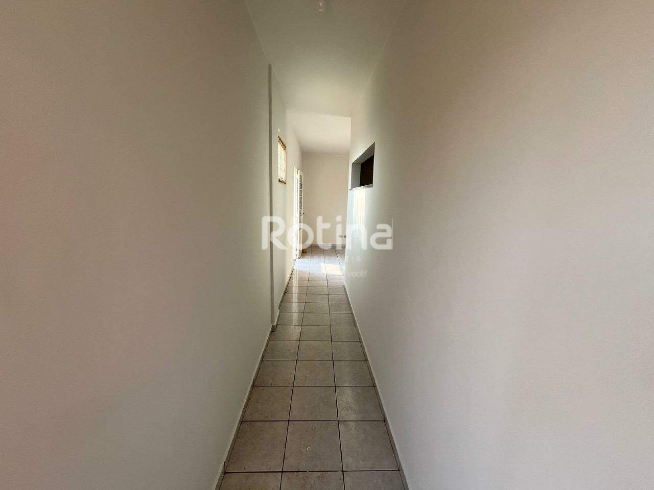 Casa para alugar, 3 quartos em Uberlândia no bairro Tibery no valor de R$ 1.500,00 - Rotina Imobiliária: 