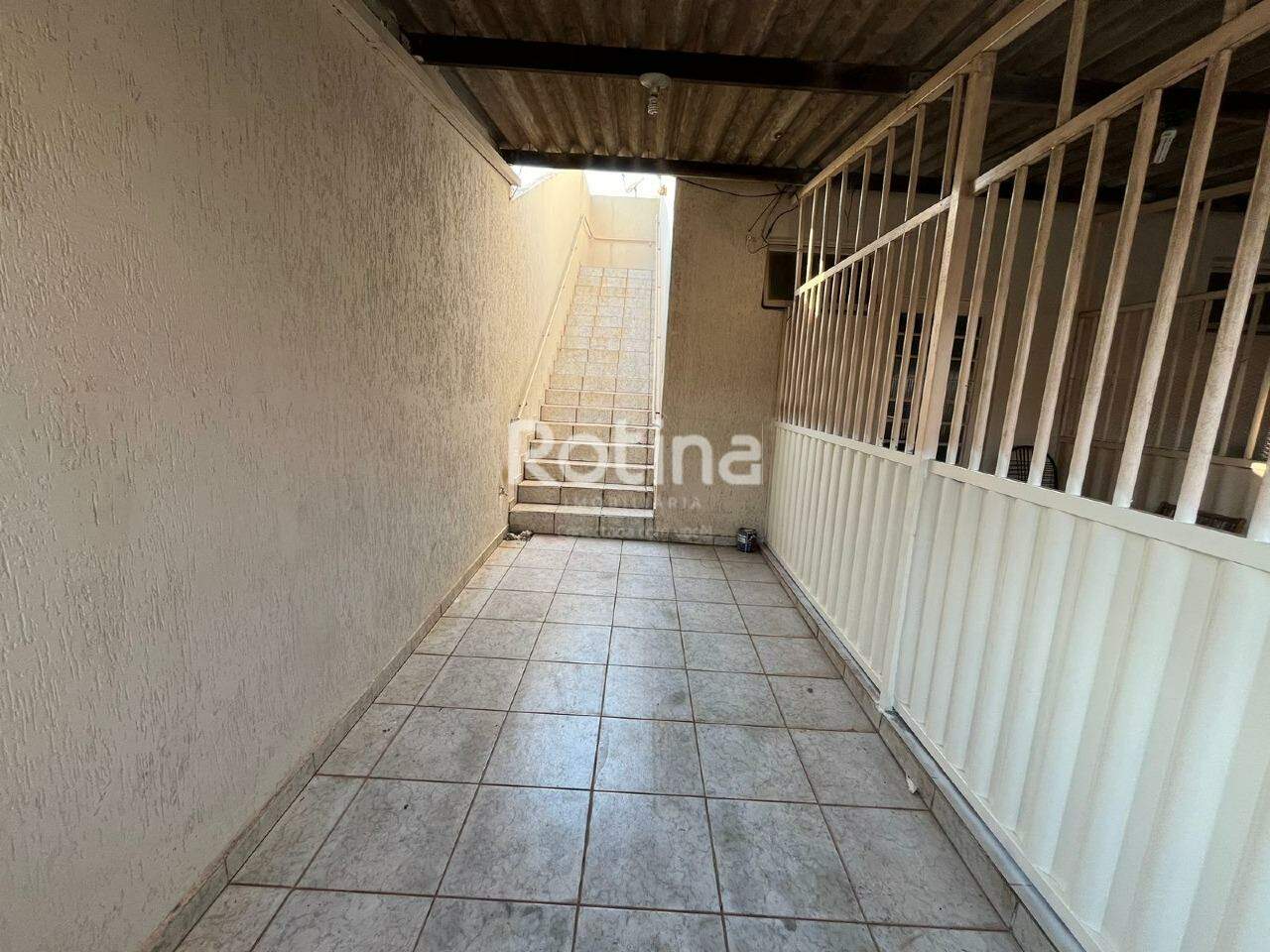 Casa para alugar, 3 quartos em Uberlândia no bairro Tibery no valor de R$ 1.500,00 - Rotina Imobiliária: 