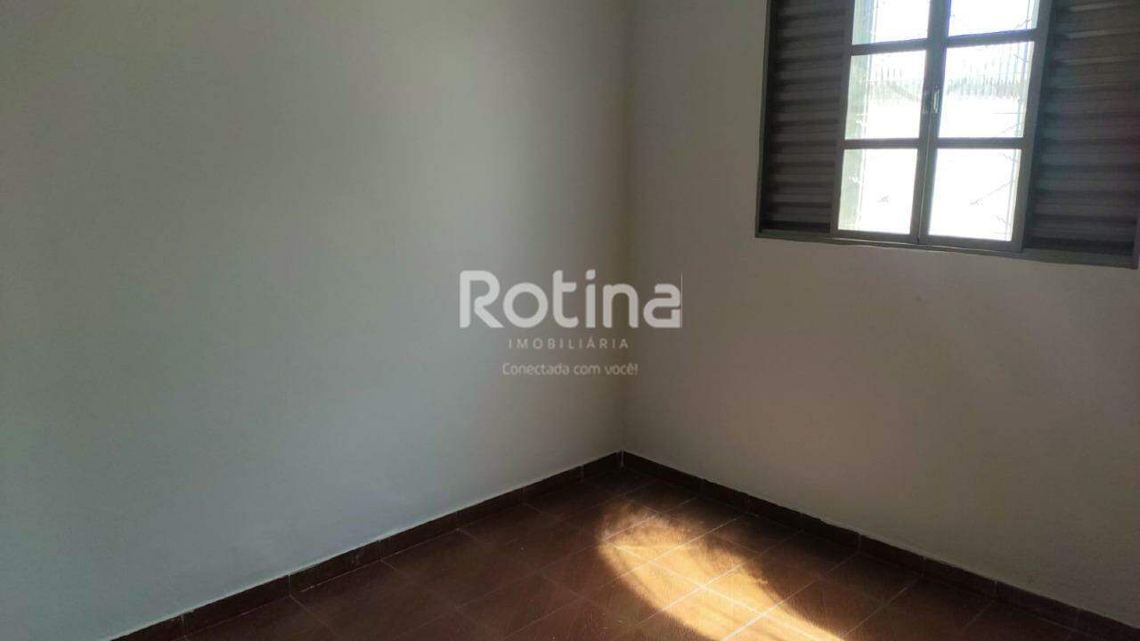 Casa para alugar, 3 quartos em Uberlândia no bairro Santa Mônica no valor de R$ 2.800,00 - Rotina Imobiliária: 
