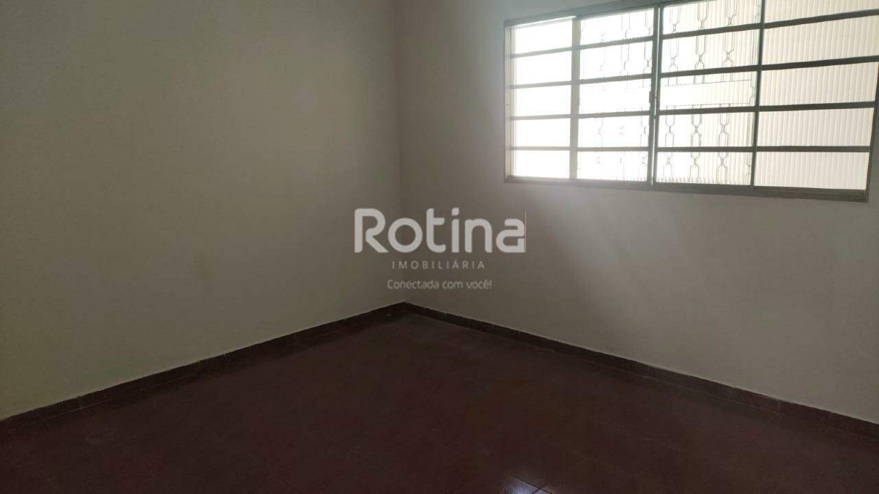 Casa para alugar, 3 quartos em Uberlândia no bairro Santa Mônica no valor de R$ 2.800,00 - Rotina Imobiliária: 