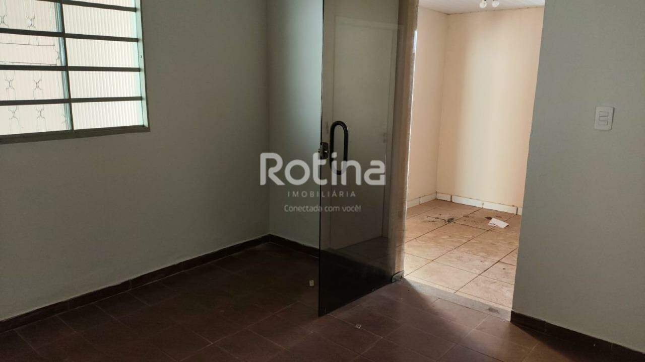 Casa para alugar, 3 quartos em Uberlândia no bairro Santa Mônica no valor de R$ 2.800,00 - Rotina Imobiliária: 