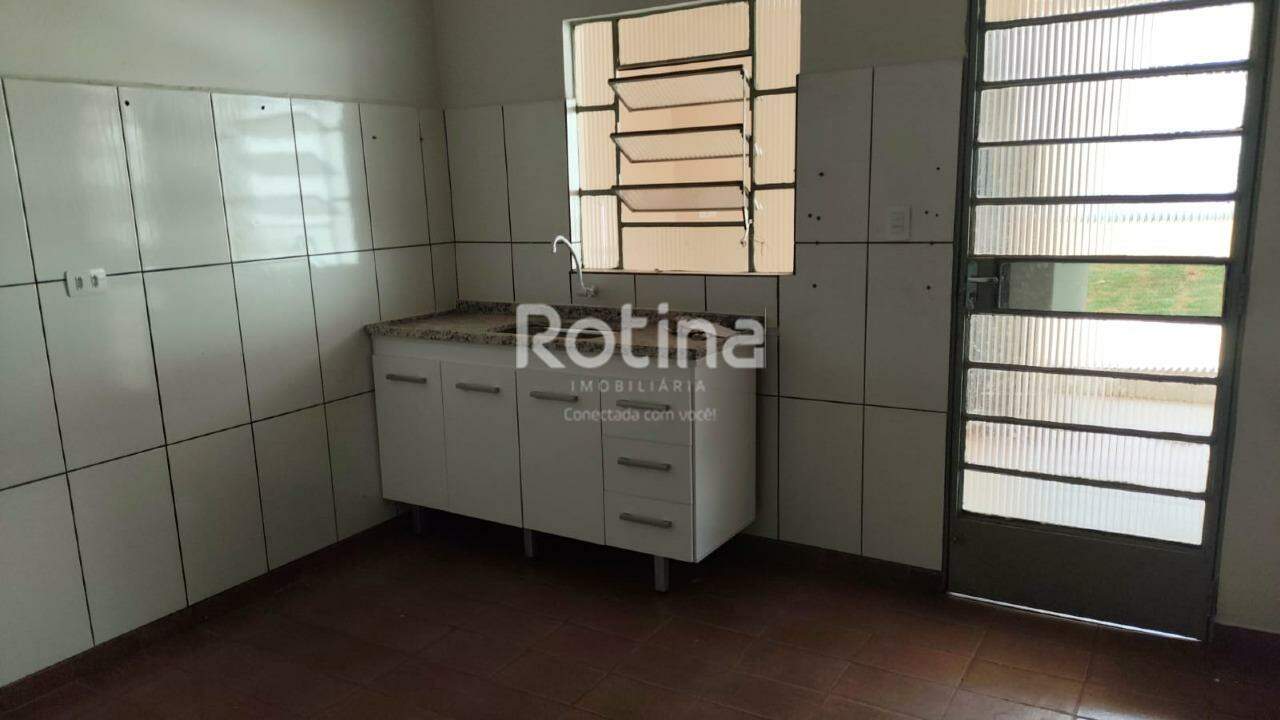Casa para alugar, 3 quartos em Uberlândia no bairro Santa Mônica no valor de R$ 2.800,00 - Rotina Imobiliária: 
